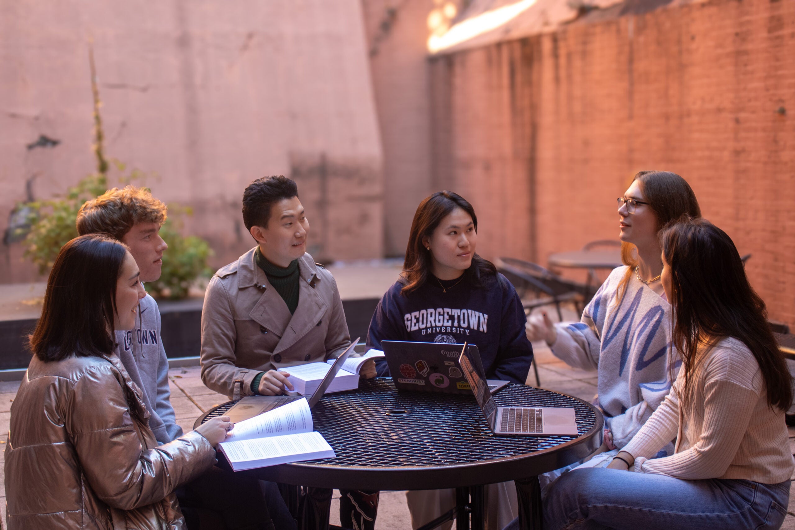 DSAN Students gather in the DSAN Suite courtyard.